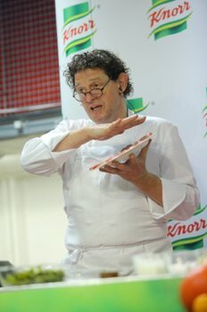 Aktualności kulinarne , , , , - Szybko czy powoli? Poradnik Marco Pierre White, ambasadora Bulionetki do duszonych dań Knorr