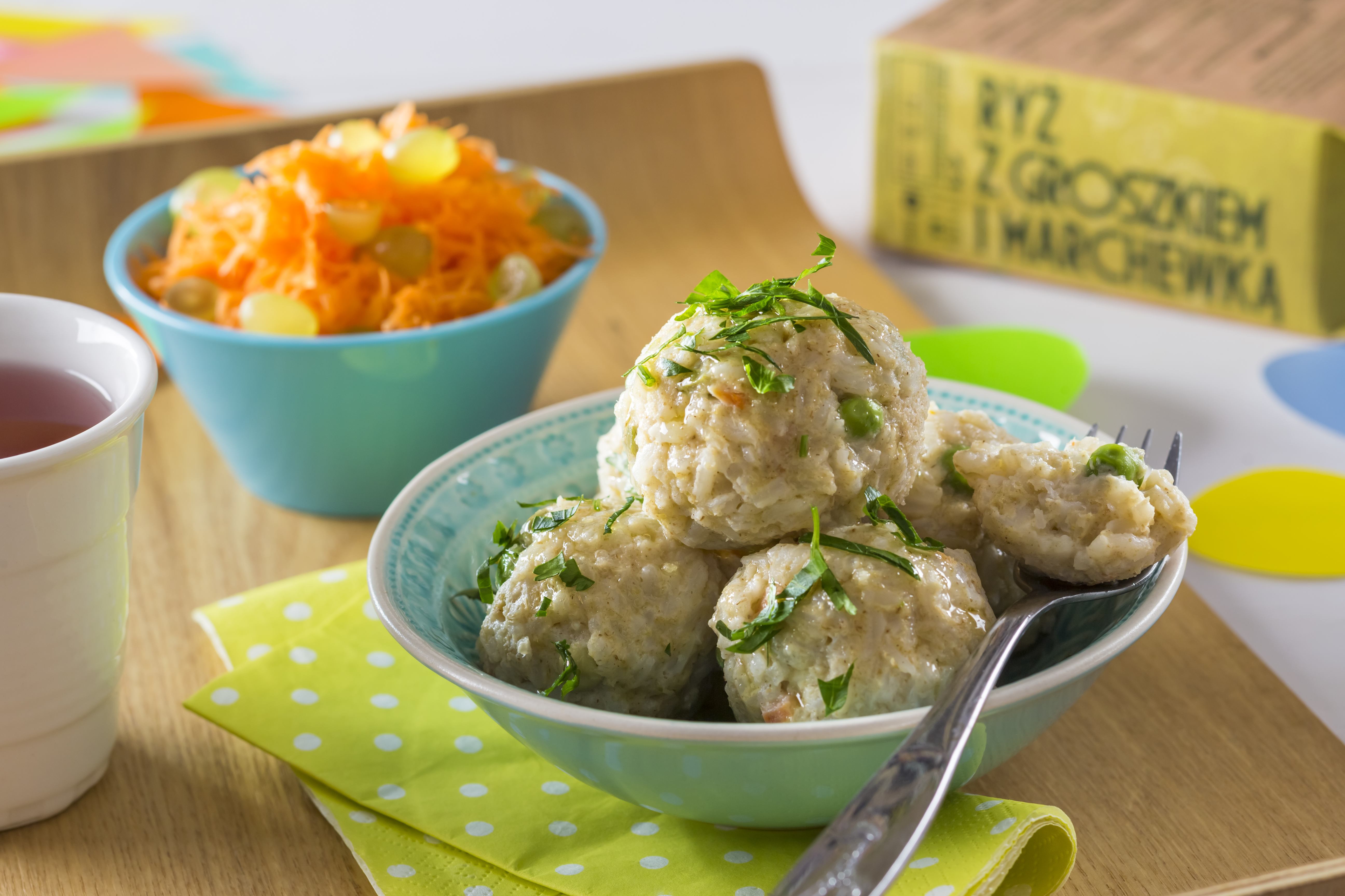 SyS_DaniaBabciZosi_Pulpety_Ry_-z-groszkiem-i-marchewk_ Przepis na pulpety ryżowe