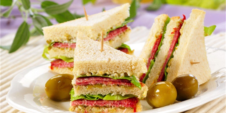 kanapki-z-salami W Polsce, aż 45% dzieci pomaga w przygotowaniu kanapek