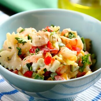 Idzie nowe! Przepisy na wiosenne sałatki z nowalijkami