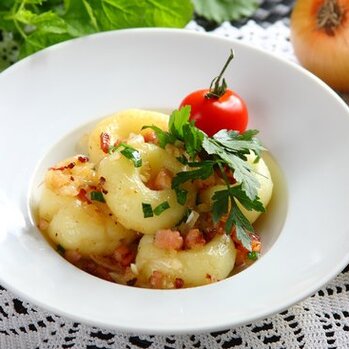 Esencje , Zupy , Esencje , Zasmażki , - Nudel zupa, karminadle, a na deser moczka, czyli kuchnia po śląsku