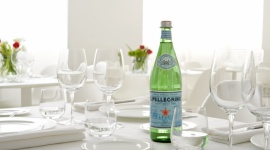 S.PELLEGRINO - naturalna woda mineralna z Włoch LIFESTYLE, Żywienie - To naturalna gazowana woda mineralna z włoskich Alp. Dzięki bogactwu minerałów, dodatkowi naturalnego gazu i obecności bąbelków jest wyjątkowa w smaku. Idealnie pasuje do potraw o intensywnym smaku.