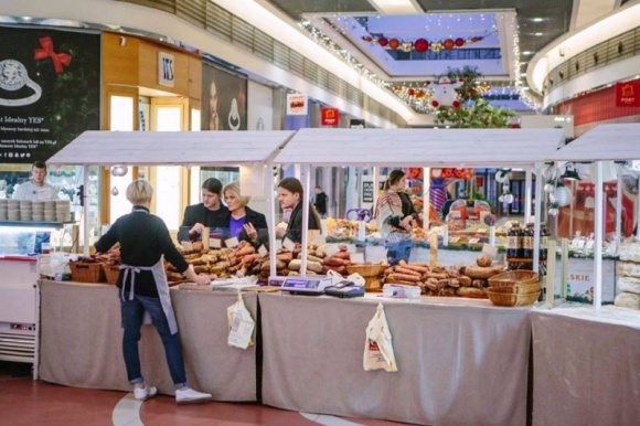 Zdrowie prosto z natury. Jarmark Produktów Regionalnych w Porcie Łódź. LIFESTYLE, Żywienie - Cynamon, wanilia, imbir czy goździki – to najlepsze aromatyczne dodatki, które rozgrzeją nas w zimową pogodę.