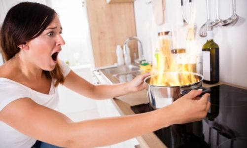 Gotujesz czy kupujesz? Jak sobie poradzić z brakiem czasu na gotowanie?