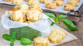 Słodkie tradycje, czyli co wiemy o tłustym czwartku LIFESTYLE, Żywienie - Wraz z końcem karnawału i hucznych zabaw, możemy z wielkim apetytem przywitać zdecydowanie najsłodszy dzień w roku. Właśnie w tłusty czwartek zajadanie się różnego rodzaju smakołykami jest całkowicie dozwolone, a jak twierdzą niektórzy… nie tuczy!