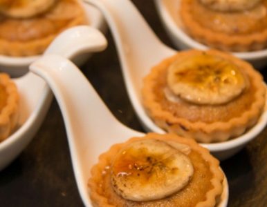 Mini tartaletki z kremem bananowo-orzechowym