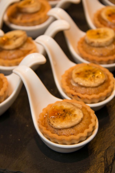 Mini tartaletki z kremem bananowo-orzechowym