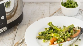 Wiosenna Kuchnia Darka Kuźniaka LIFESTYLE, Żywienie - idea wolnego gotowania (slow cooking) zyskuje w Polsce coraz większą popularność. Na półkach sklepowych sieci dyskontowych możemy zobaczyć coraz więcej gotowych produktów przyrządzonych metodą sous vide.