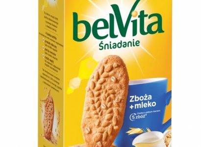 Pożywne i pyszne śniadanie z ciastkami belVita Zboża i mleko