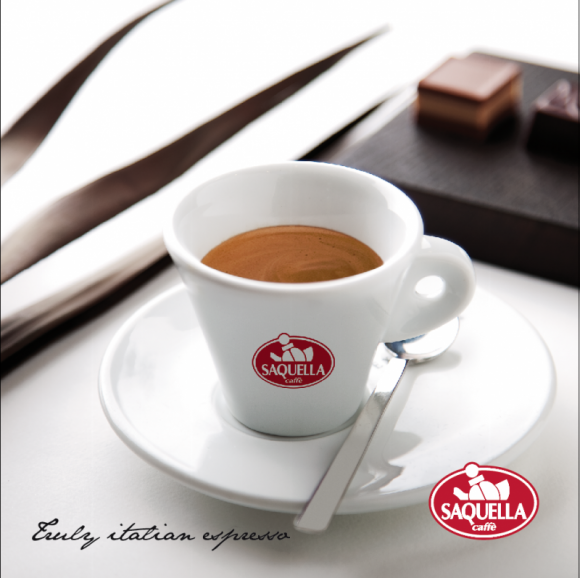 Najczęstsze błędy popełniane przez baristów – jak przygotować idealne Espresso? LIFESTYLE, Żywienie - Espresso to bardzo popularny rodzaj kawy, który ma swoich miłośników na całym świecie. Wyróżnia go wyrazisty smak, intensywny aromat oraz ciemna barwa - to esencja kawy zawarta w niewielkiej porcji.