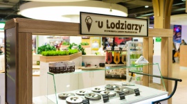 Wytwórnia Lodów Prawdziwych „u Lodziarzy” zdobywa rynek i podniebienia smakoszy LIFESTYLE, Żywienie - Kiedy dwa lata temu powstała w Białymstoku pierwsza Wytwórnia Lodów Prawdziwych „U Lodziarzy” właściciele po cichu liczyli na sukces, ale nie spodziewali się, że nadejdzie on tak szybko i na taką skalę.