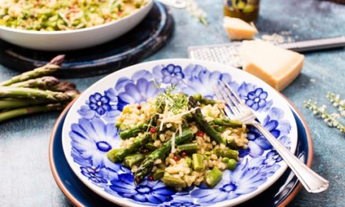 Pęczotto ze szparagami i zielonym groszkiem