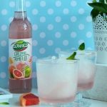 Orzeźwiający napój o smaku grejpfruta i pomelo z granitą