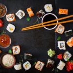 Japoński akcent w kuchni – Sushi z wędzonym łososiem i serkiem