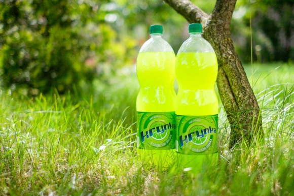 Letnia nowość w ofercie Krynki LIFESTYLE, Żywienie - Przyjemnie gazowany. Mocno orzeźwiający. Prawdziwie naturalny. Taki jest napój Kiwi-Limetka – tegoroczna, letnia nowość w ofercie podlaskiej Krynki. Produkt na sklepowych półkach pojawił się w połowie lipca.