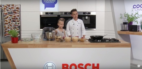 Sama słodycz, czyli Kuba Tomaszczyk z siostrą w Cooking Challenge! LIFESTYLE, Żywienie - W kuchni Cooking Challenge wyjątkowy duet - Kuba Tomaszczyk i jego siostra Maja! W #cookingchallenge wspólnie przygotują deser dla swojej mamy. W rodzeństwie w końcu wielka siła!