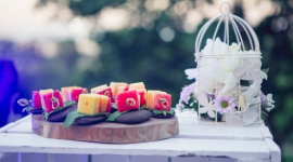 Idealny catering na piknik firmowy LIFESTYLE, Żywienie - Choć pikniki firmowe są doskonałą okazją do budowania relacji między pracownikami, stanowią one także nie lada wyzwanie – również i w kontekście odpowiednio dobranego cateringu. Jak wyglądać powinna właściwie zaplanowana usługa cateringowa podczas plenerowego pikniku firmowego?