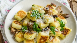 Gnocchi z pieczarkami i serem żółtym