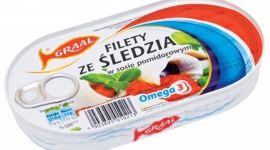 Dlaczego jesienią warto jeść śledzie? LIFESTYLE, Żywienie - Śledzie zawierają nienasycone kwasy tłuszczowe, dzięki czemu korzystnie wpływają na pracę serca, pamięć i wzmacniają odporność.
