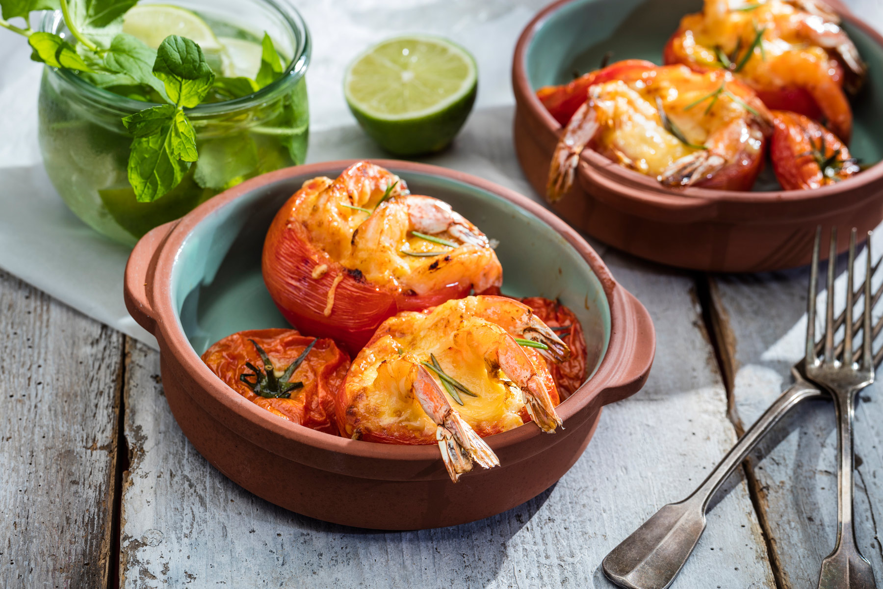 Krewetki-zapiekane-w-pomidorach-z-serem-żółtym_fot_MSM_Mońki-5_net Krewetki zapiekane w pomidorach z serem