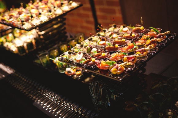 Deli Catering wsparło kulinarnie galę PGE Ekstraligi LIFESTYLE, Żywienie - Już po raz trzeci za przygotowanie gali PGE Ekstraligi odpowiadała agencja Endorfina Events. Na tak ważnej uroczystości nie mogło również zabraknąć lidera na rynku usług cateringowych w zakresie kulinariów eventowych, marki Deli Catering.