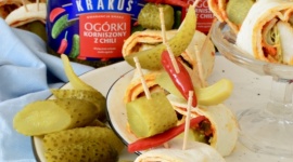 Roladki z tortilli z korniszonami z chili i sosem z awokado LIFESTYLE, Żywienie - Smakowite, wyraziste roladki