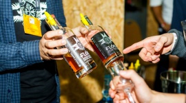 Deli Catering Partnerem Whisky Live Warsaw 2017 LIFESTYLE, Żywienie - Tegoroczna edycja festiwalu Whisky Live Warsaw stanowiła nie tylko okazję do spróbowania szerokiego spektrum smaków i aromatów whisky, lecz także i szansę na poznanie potencjału tego trunku w kuchni.