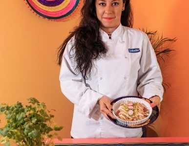 5 kucharzy ze świata opowiada o potrawach z makaronem i proponuje przepisy.