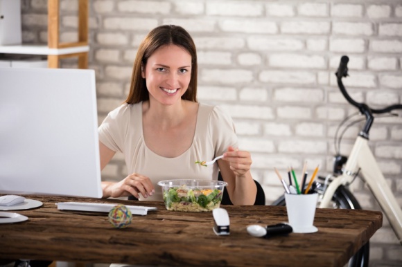 Internetowa porównywarka cateringów dietetycznych Cateromarket w nowej odsłonie LIFESTYLE, Żywienie - Do niedawna catering dietetyczny był dla wielu osób czymś zupełnie nieznanym. Z kolei dziś to szalenie popularna forma zdrowego odżywania, a firm oferujących jedzenie w pudełkach na polskim rynku przybywa z dnia na dzień.