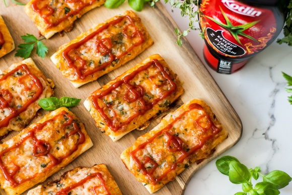 Pizzerinki z serem, ziołami i ketchupem LIFESTYLE, Żywienie - Znakomita przekąska na imprezę albo wspólne oglądanie meczu