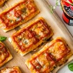 Pizzerinki z serem, ziołami i ketchupem