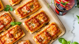 Pizzerinki z serem, ziołami i ketchupem