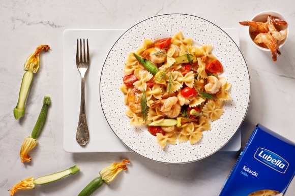 Kulinarne wspomnienie lata LIFESTYLE, Żywienie - Niedawno skończyło się lato, a my już za nim tęsknimy. Na szczęście zawsze możemy je choć na chwilę przywołać ponownie do naszej kuchni. Stwórzmy pełne kolorów i aromatów dania - oglądajmy zdjęcia i opowiadajmy sobie wakacyjne przygody – radośnie wspominajmy lato.