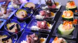 Beauty Influencer Awards z Deli Catering LIFESTYLE, Żywienie - Za nami gala Beauty Influencer Awards. Wydarzenie wsparł kulinarnie lider na rynku usług cateringowych w zakresie kulinariów eventowych, marka Deli Catering.