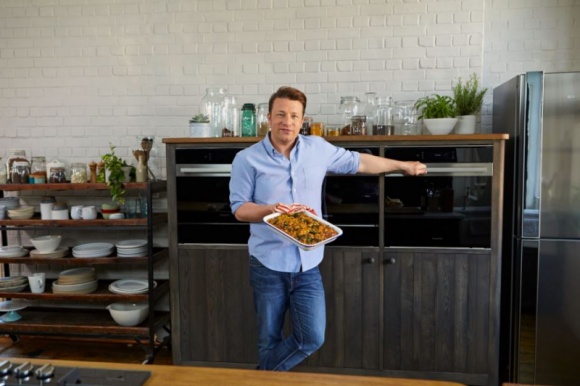 Ekspert Hotpoint i Jamie Oliver radzą: Gotuj z wykorzystaniem technologii Dynam LIFESTYLE, Żywienie - Nie zawsze potrafimy znaleźć czas na przygotowanie pełnowartościowych i pysznych potraw, które stanowią podstawę zdrowego trybu życia. W jaki sposób wprowadzić kuchenne zmiany i zrewolucjonizować myślenie o kulinariach?