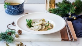 Pierożki z kaszą gryczaną podane z sosem grzybowym LIFESTYLE, Żywienie - Ciekawa propozycja na świąteczny stół