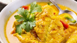 Aksamitne curry rybne z serkiem kremowym