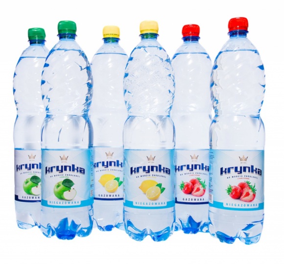 Odkryj Krynkę na nowo LIFESTYLE, Żywienie - Jest naturalnie czysta i nie jest poddawana złożonemu procesowi uzdatniania, a jednocześnie zawiera w swoim składzie właściwe dla tego produktu składniki. Mowa o wodzie wydobywanej z bezpiecznego źródła na poziomie 70 metrów pod ziemią w podlaskiej miejscowości Krynki.