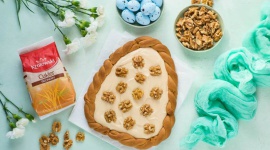 Zaskocz bliskich w święta! Oto przepis na wegańską odsłonę klasycznego mazurka LIFESTYLE, Żywienie - Wielu z nas kojarzy nadchodzący świąteczny czas z zapachem wypieków, wypełniającym nasze domy. Istnieją jednak osoby, które ze względu na swoją dietę często nie mogą w pełni cieszyć się świątecznymi słodkościami. Do tej grupy zaliczają się również weganie.