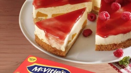 Brzoskwiniowy tort Melba od McVitie’s na wiosenne przyjęcie LIFESTYLE, Żywienie - Tort brzoskwiniowy Melba na bazie ciasteczek McVitie’s skradnie serce każdego, kto tylko spróbuje. Dzięki temu przepisowi, zostaniesz mistrzem słodkości!