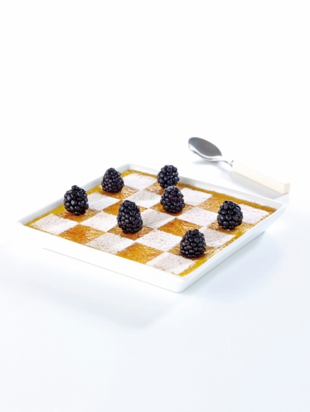 Uwolnij smak lata – przepisy na letnie desery LIFESTYLE, Żywienie - W celu podwyższenia atrakcyjności lokalu warto poszerzyć letnie menu o nowe, ciekawe desery, które przykują uwagę każdego klienta. Dostępne są w końcu sezonowe owoce, dzięki czemu restauratorzy oraz branża cukiernicza mają szersze pole do popisu.