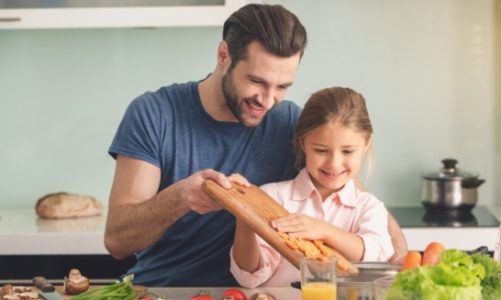 Więcej owoców, mniej pieczywa, czyli co jedzą Polacy