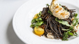 Pastena pasta z suszonych pomidorów z oliwkami OLE! – aromatyczny dodatek do nie LIFESTYLE, Żywienie - Delikatna, zachwycająca smakiem i podkreślająca śródziemnomorskie nuty w nawet najprostszych daniach – taka właśnie jest Pastena – pasta z suszonych pomidorów z oliwkami OLE!