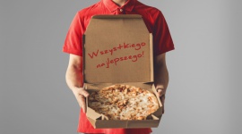 Życzenia co do pudełka pizzy LIFESTYLE, Żywienie - Pudełko do pizzy jest bardzo pojemne. Oprócz miejsca na danie i logo restauracji, jest na nim sporo niewykorzystanej przestrzeni. Aż się prosi, by ją choć w niewielkiej części spożytkować. Na jakie pomysły aranżacji pudełek wpadli klienci PizzaPortal.pl?