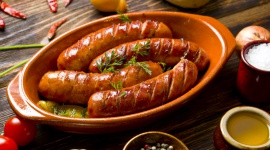 6 sierpnia - Międzynarodowy Dzień Musztardy LIFESTYLE, Żywienie - Sarepska, francuska, stołowa, a może dijon? Znajduje się niemal w każdym polskim domu, a na świecie istnieje blisko 4 tysiące jej rodzajów i smaków. Musztarda, bo o niej mowa, jest jednym z najpopularniejszych dodatków na świecie.