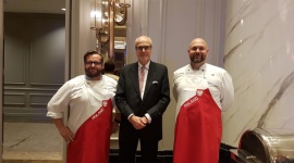 Malezyjski występ polskich kucharzy LIFESTYLE, Żywienie - Z okazji 100-lecia odzyskania przez Polskę niepodległości Ambasada RP w Malezji wydała bankiet dla dyplomatów i polonii. Na stołach pojawiły się m.in. dania z Podlasia, np.: gulasz jagnięco-wołowy „AZU” i słodki stulistnik, ukazujące tatarskie tradycje kulinarne w Polsce.