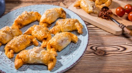 Przepisy na jesienno-zimową chandrę niekoniecznie na słodko LIFESTYLE, Żywienie - Krótsze dni i niskie temperatury za oknem to codzienne realia, z którymi musimy mierzyć się przez co najmniej 4 miesiące w roku. Co może poprawić nam humor w tym czasie? Oczywiście pyszne jedzenie i nie mówimy tutaj tylko o słodkościach!