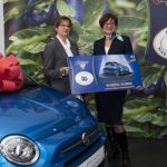 Zwycięzca Stylowego Śliwkobrania odebrał Fiata 500. Loteria dobiegła końca!