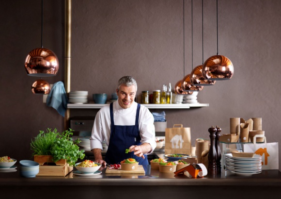 Pyszne.pl po raz piąty wyłoni najlepszą restaurację roku. LIFESTYLE, Żywienie - Pyszne.pl ogłosiło listę ponad 600 nominowanych restauracji z 39 miast, które zawalczą w konkursie Best Restaurant Awards 2018. O wynikach dalszej rywalizacji zadecydują klienci, którzy mogą docenić swoje ulubione restauracje, wystawiając im oceny w serwisie.