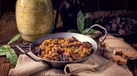20 stycznia czyli… Światowy Dzień Bigosu! LIFESTYLE, Żywienie - Bigos to jedna z tradycyjnych potraw o kilkusetletniej tradycji, która przyrządzana jest w większości polskich domów niezależnie od regionu czy pory roku. Aromatyczny kociołek zajmuje czołowe miejsce na naszych stołach, a dzisiaj ma nawet swoje święto.